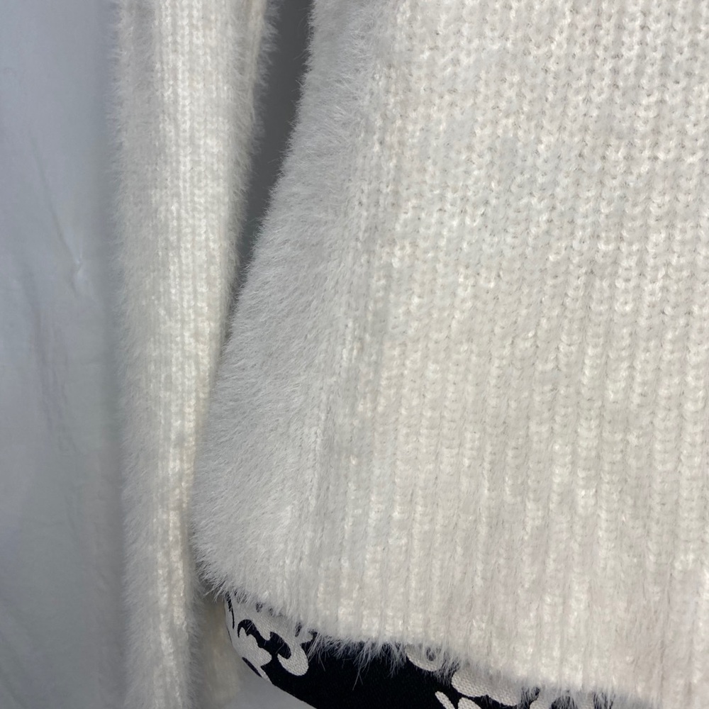 Forever 21 Contemporary White Turtleneck - Picture 4 of 4